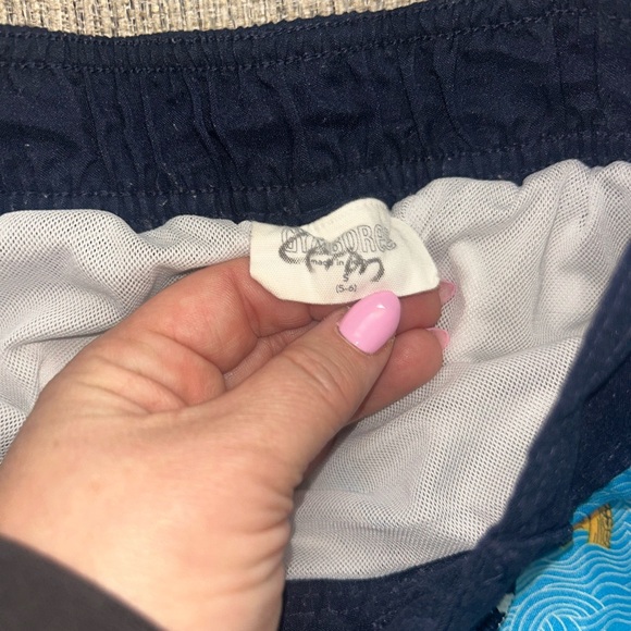 Boys size 5T swim trunks and rash guard top - Picture 3 of 5